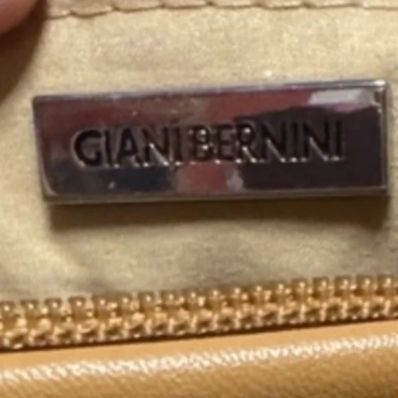 Giani Bernini  New Without Tags.Chic Postcard Print Crossbody Bag - Picture 2 of 9